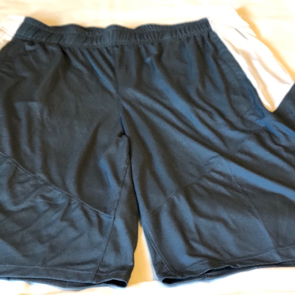 PUMA BASKETBALL TRUNKS - Picture 5 of 9